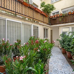 https://pied-a-terre-marais.fr-paris.fr